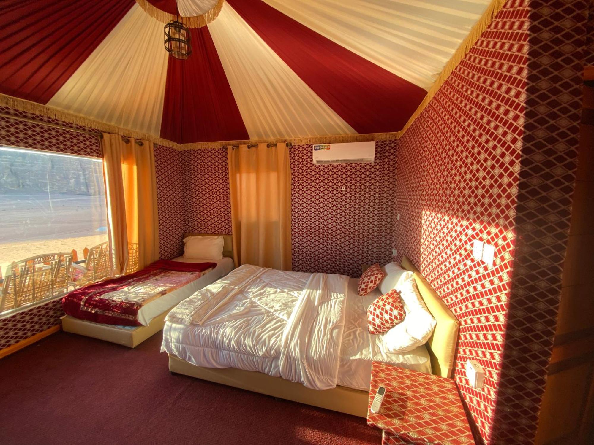 Angelina Wadi Rum Camp Eksteriør bilde